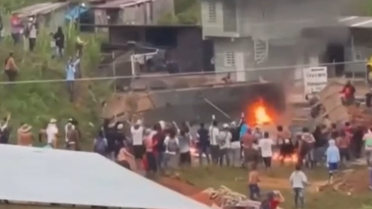 En el corregimiento de El Plateado, Argelia, campesinos se enfrentan abiertamente a la Fuerza Pública; los choques completan más de dos días.