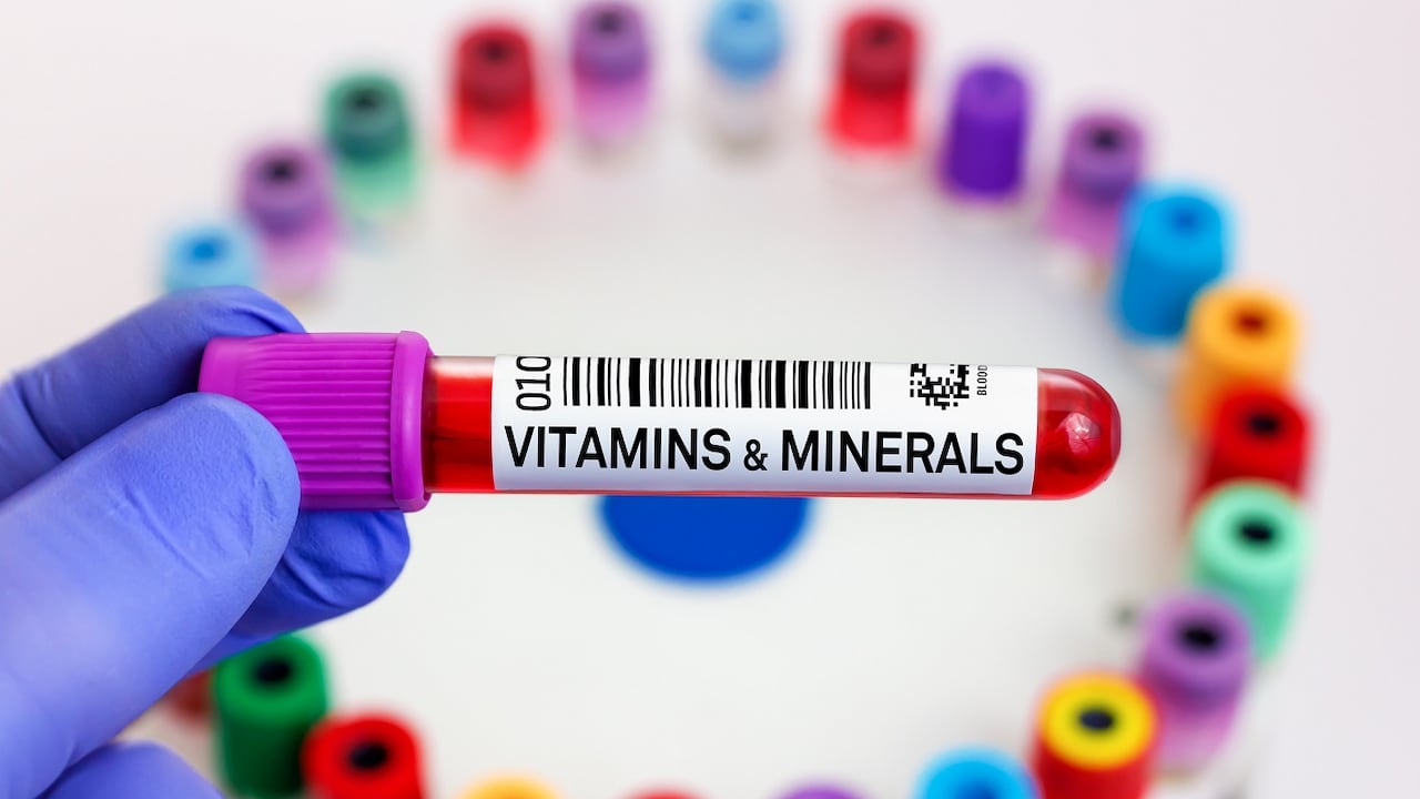 Las vitaminas y minerales son clave para prevenir afecciones como la anemia.