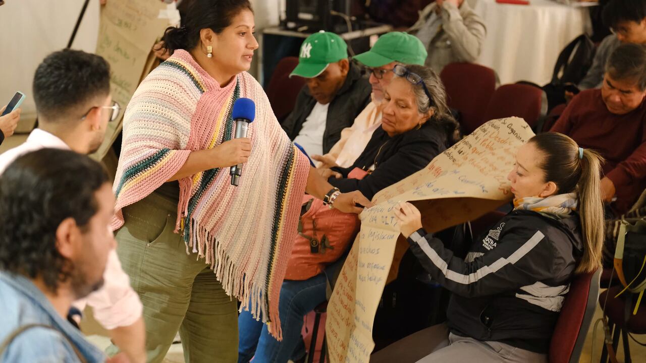 La fase de diseño culminará en el mes de mayo con la realización de nueve
encuentros regionales en diferentes ciudades de país, dentro de las que se destacan Manizales, Medellín, Tumaco, Barrancabermeja, Quibdó, Popayán, Yopal, Leticia y Bogotá.