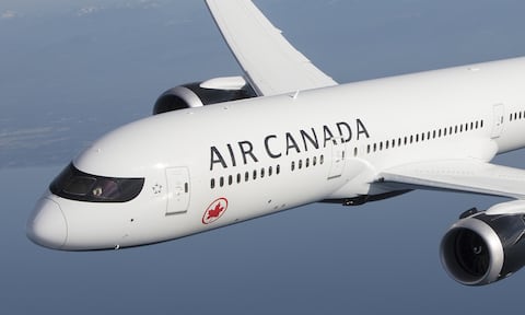 Air Canadá en el centro de la polémica por denuncia de una pasajera que afirma que al llegar a su puesto en un vuelo Las Vegas - Montreal, su puesto estaba lleno de vómito y no recibió la ayuda esperada por las azafatas.