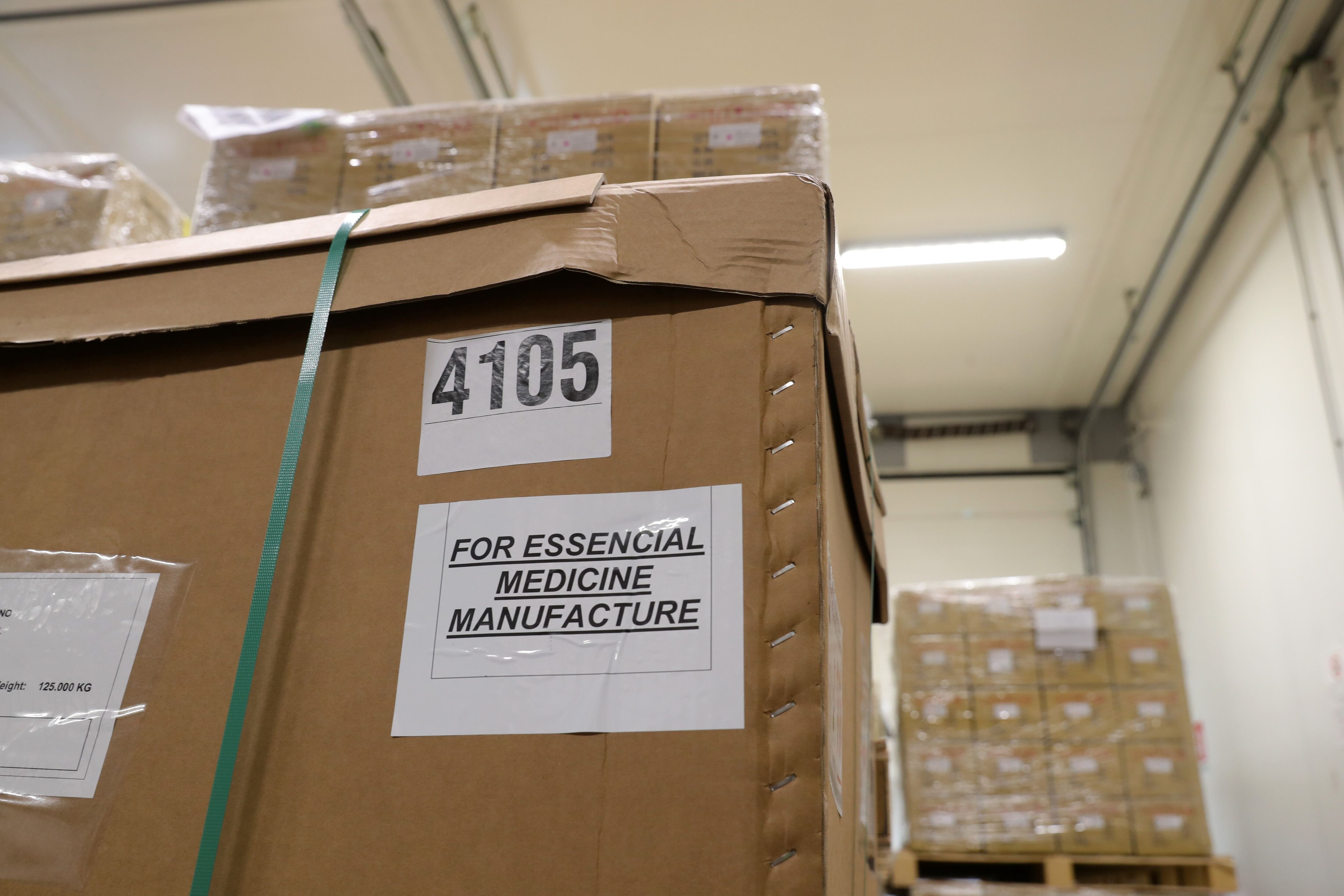 Debe llevar consigo una receta médica válida o una nota del médico (escrita en inglés) para traer medicamentos a los EE. UU. El medicamento debe estar en su envase original con las instrucciones del médico impresas en el frasco.