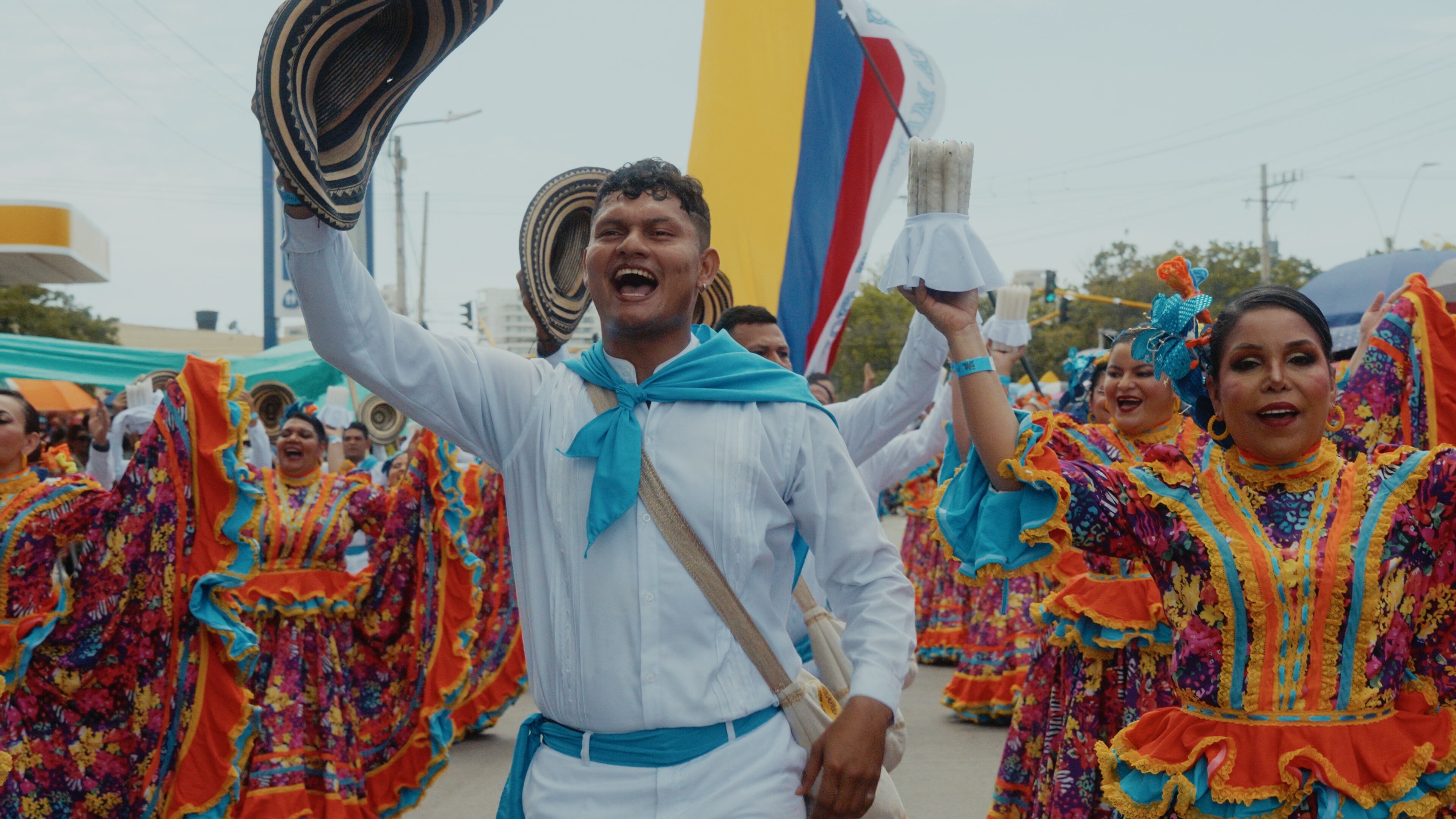 En el desfile por la calle 30 participaron más de 200 expresiones culturales.
