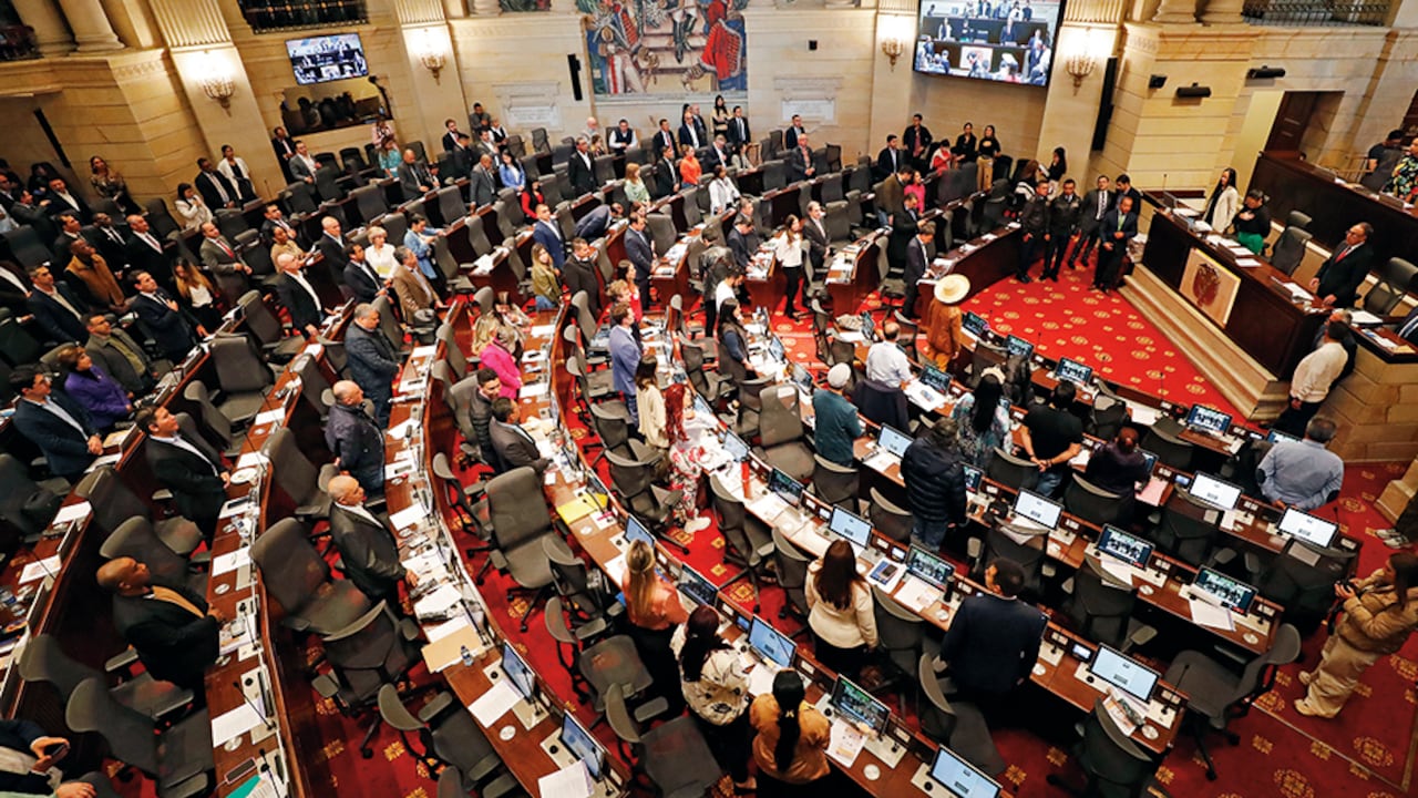 El congresista que más condecoraciones ha hecho es el senador Iván Name, casi todas ellas atribuidas a su función como presidente del Senado. Los costos de esos galardones los asume cada equipo legislativo.