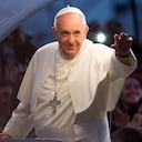 RIO DE JANEIRO, BRAZIL - JULY 26: Pope Francis waves from the Popemobile on his way to attend the Via Crucis on Copacabana Beach during World Youth Day celebrations on July 26, 2013 in Rio de Janeiro, Brazil. More than 1.5 million pilgrims are expected to join the pontiff for his visit to the Catholic Church's World Youth Day celebrations which is running July 23-28. (Photo by Buda Mendes/Getty Images)