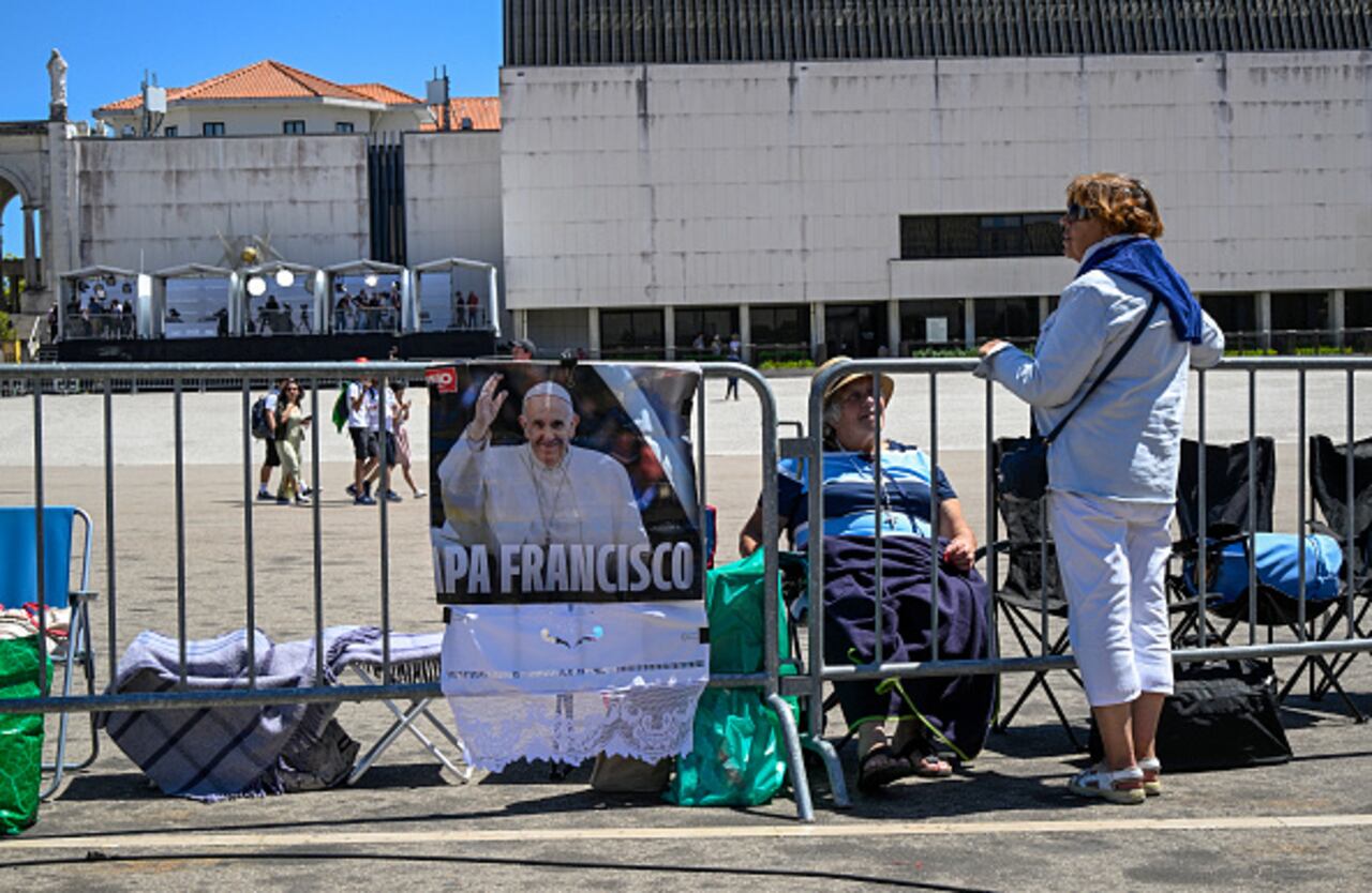 El Papa Francisco visita Portugal para la Jornada Mundial de la Juventud (JMJ) que se celebra durante la primera semana de agosto. La JMJ es una manifestación católica internacional inaugurada por San Juan Pablo II para vigorizar a los jóvenes en su fe.
