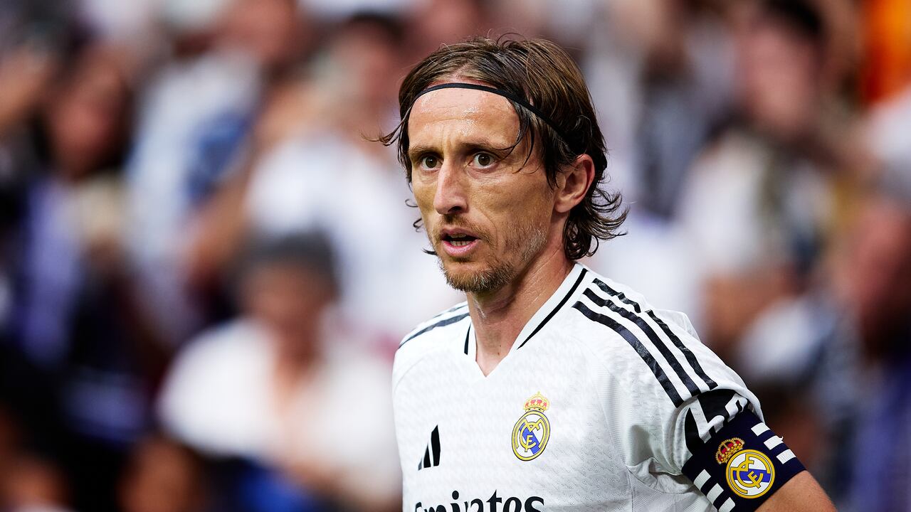 MADRID, SPAIN - MAY 24: Luka Modric of Real Madrid looks on during the LaLiga match between Real Madrid CF and Real Sociedad at Estadio Santiago Bernabeu on May 24, 2025 in Madrid, Spain. (Photo by Alvaro Medranda/Quality Sport Images/Getty Images)