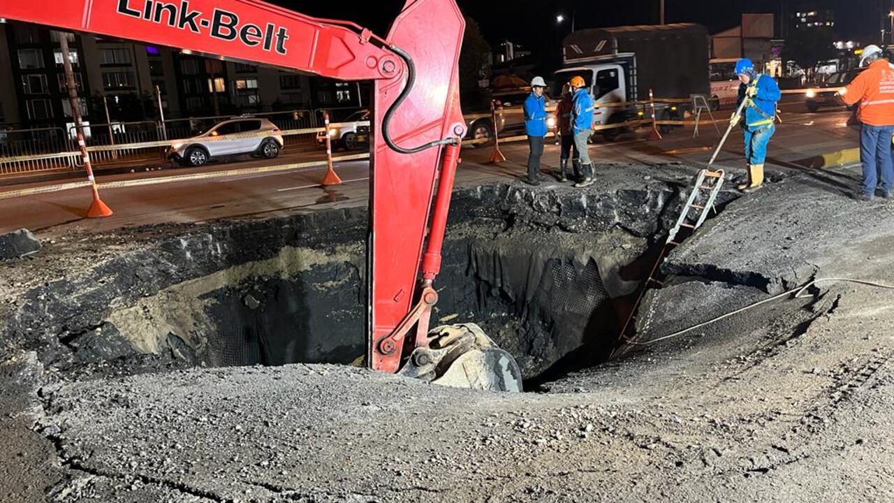 La ruptura de una tubería a la altura de la Autopista Norte con calle 183 obligó a cerrar las estaciones Terminal y Calle 183 de TransMilenio