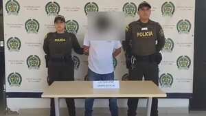 El sindicado fue trasladado hasta las instalaciones de la Fiscalía General de la Nación donde un juez con funciones de control de garantías le impuso medida de aseguramiento en centro carcelario para que responda por los delitos que se le imputan.