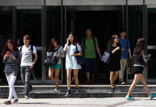 Otras cuestiones, como el año escolar, el inicio del servicio militar obligatorio o la edad mínima para consumir alcohol seguirán rigiéndose por otro sistema, conocido como “edad-año”, que seguirá vigente por ahora, señaló Lee. Photographer: SeongJoon Cho/Bloomberg via Getty Images