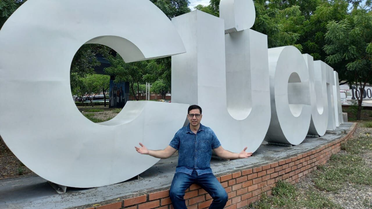 Eduardo Pérez León, el único profesor colombiano nominado al premio Mejor Maestro del Mundo por la Fundación Varkey de Inglaterra.