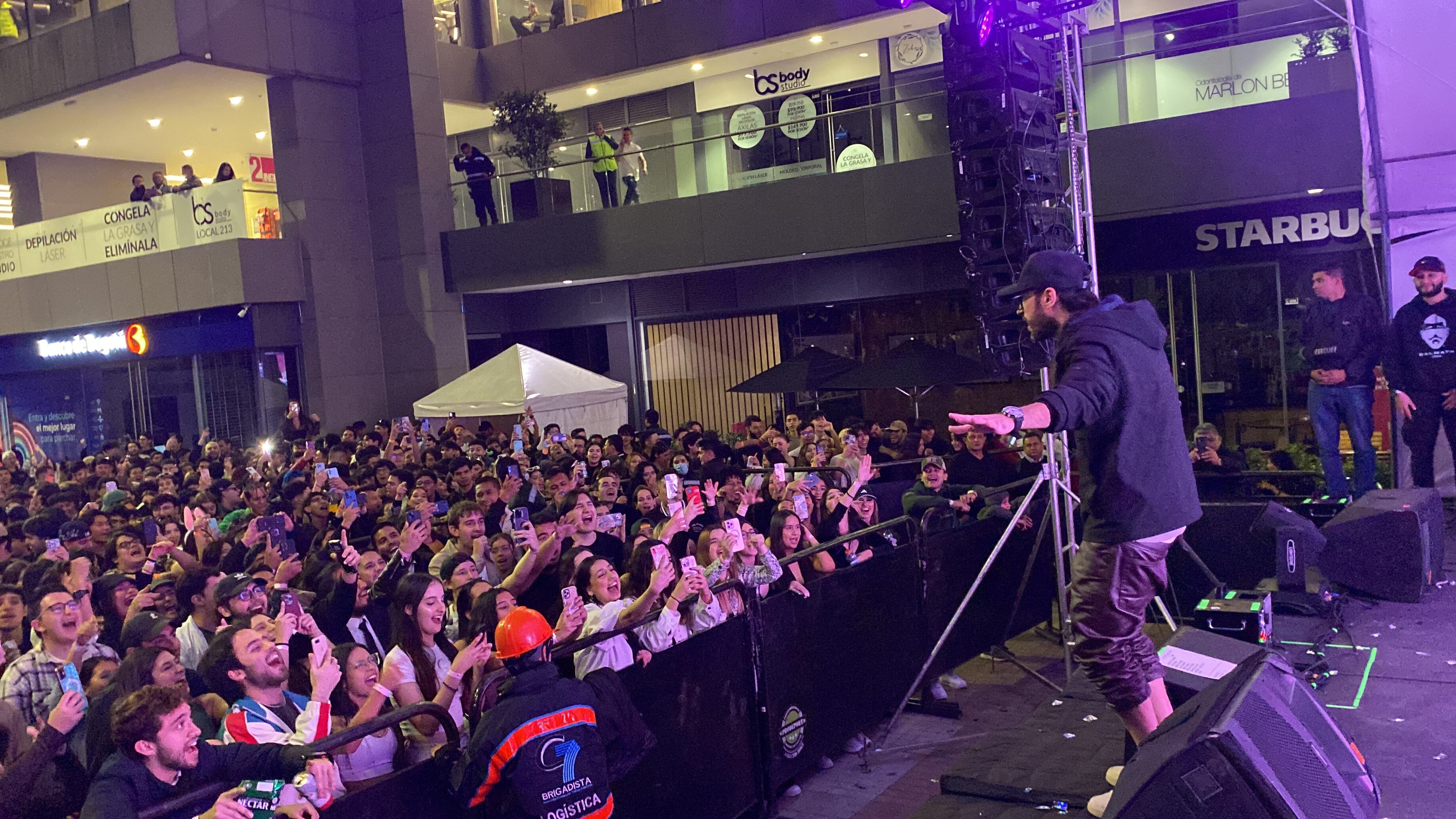 Los residentes se integran a esta comunidad a partir de actividades deportivas, culturales y musicales (conciertos).