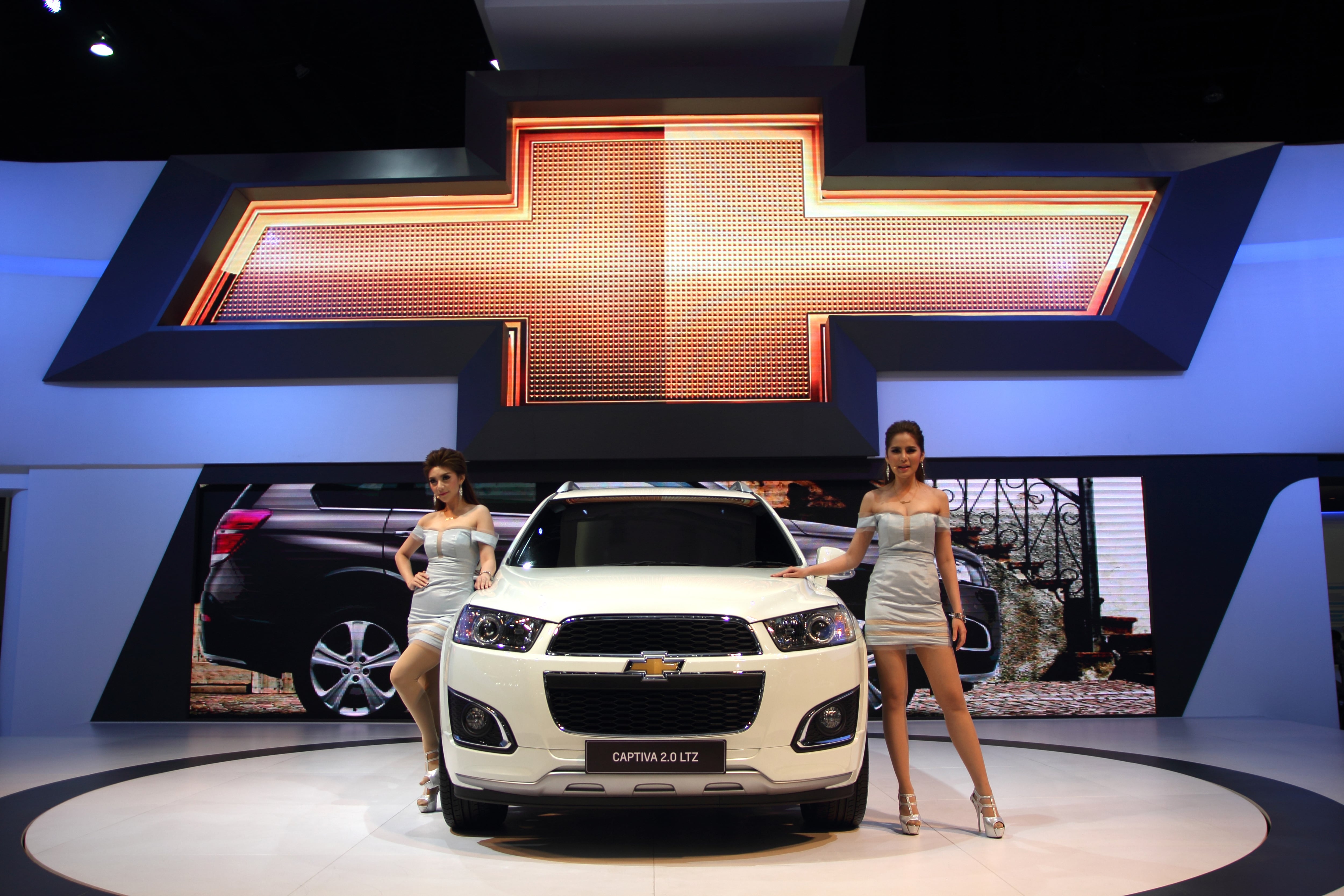La Chevrolet Captiva sufrirá uno de sus más exigentes cambios; fotos espía confirmaron que vendrá eléctrica.
