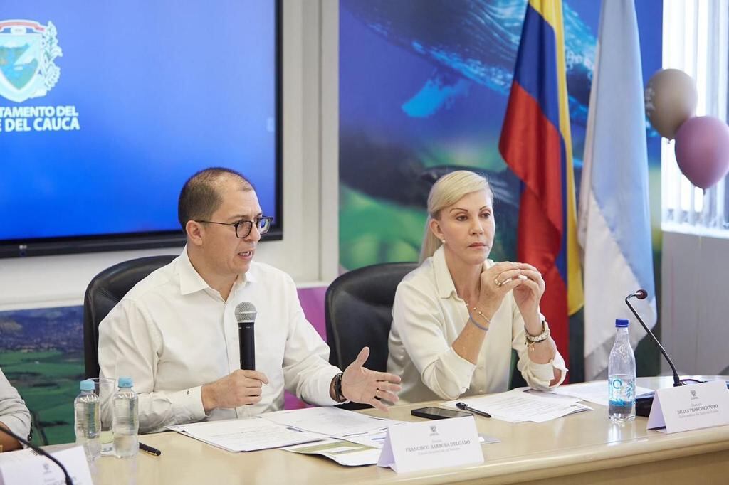 Fiscal general de la Nación, Francisco Barbosa, con la gobernadora de Valle del Cauca, Dilian Francisca Toro