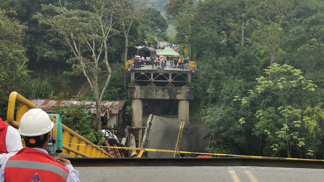 colapso puente del alambrado entre Valle y Quindío puente sobre el río La Vieja
