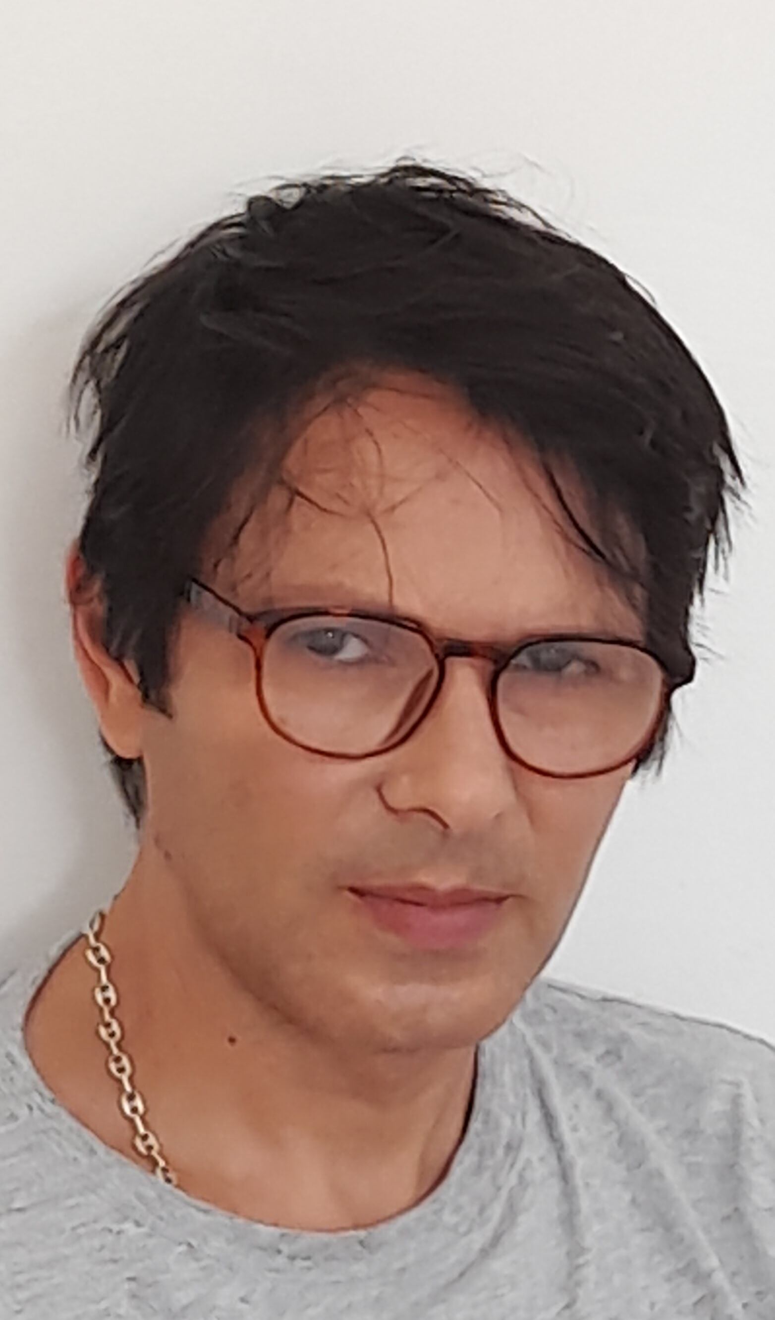 Jarol Ferreira presenta en FILBo 2024 'Las Killer Gringo', y se midió a responder el cuestionario FILBo/ARCADIA.