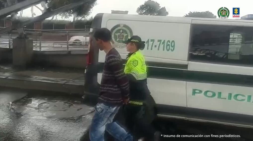 Aterrador: Hombre abusó de una menor en Transmilenio tras intimidarla y romperle el vestido; fue descubierto en flagrancia