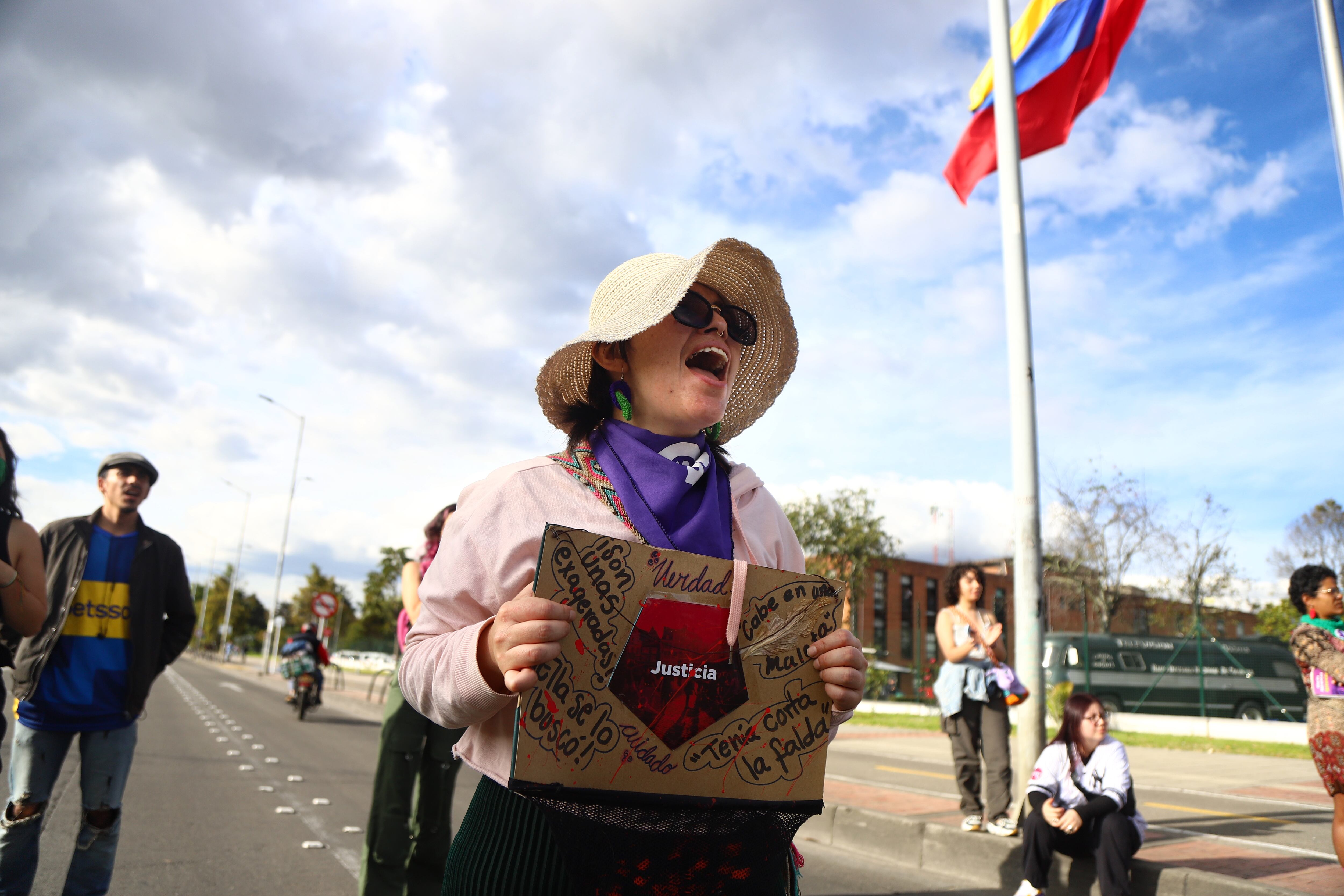 Plantón frente a RTVC en contra de Hollman Morris