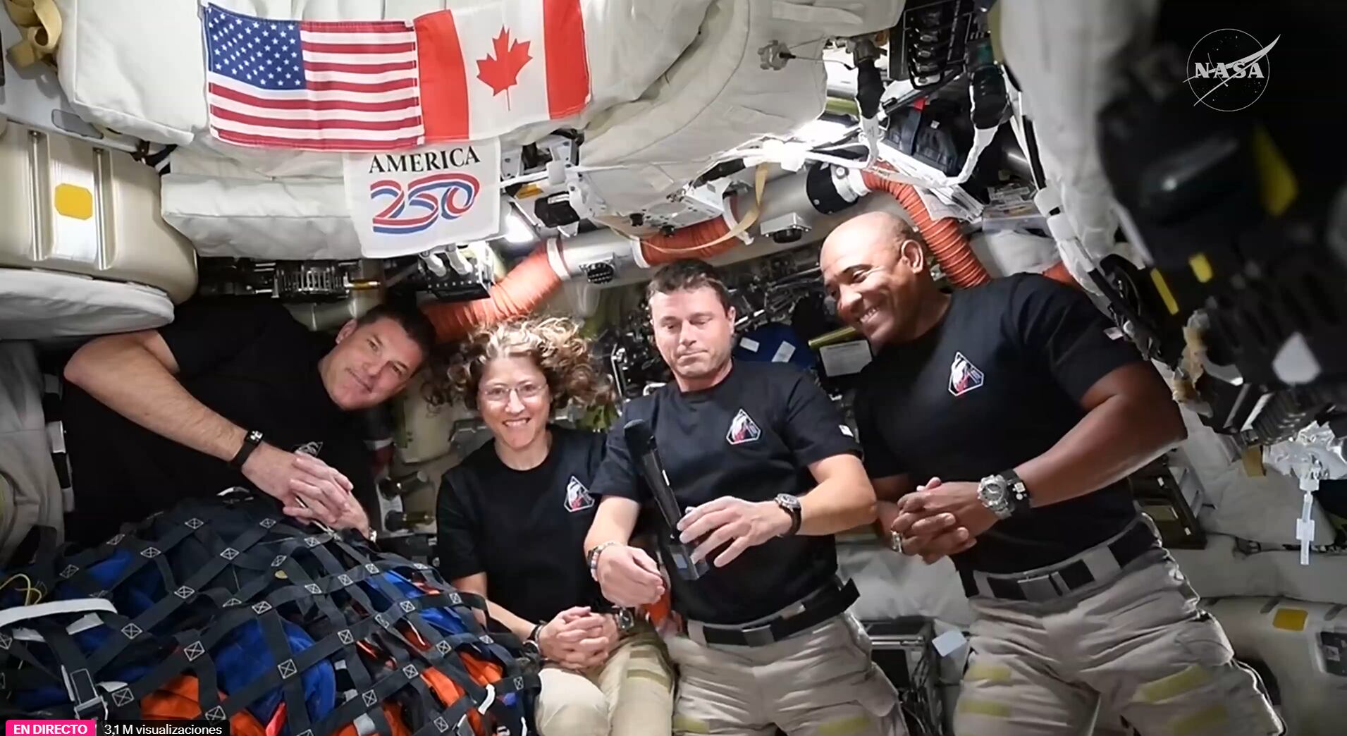 Trump calificó a la tripulación como “pioneros modernos” en la exploración espacial.