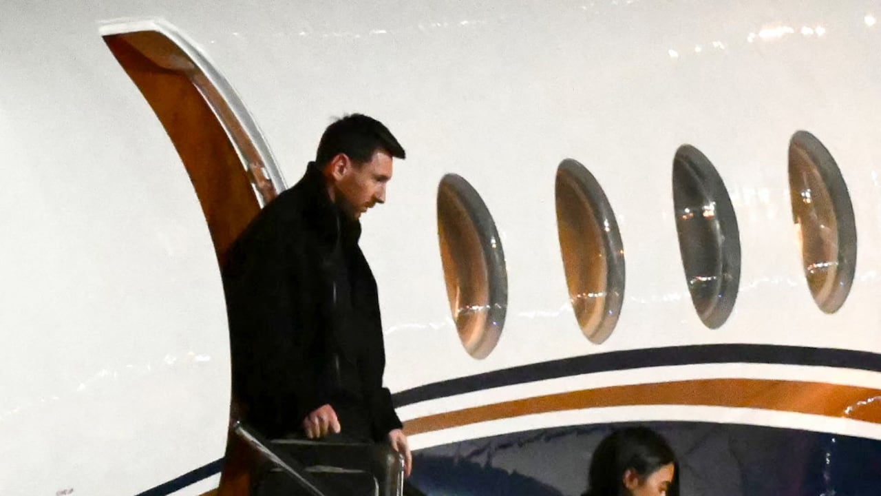 Messi llega a Argentina para despedir a su papá.