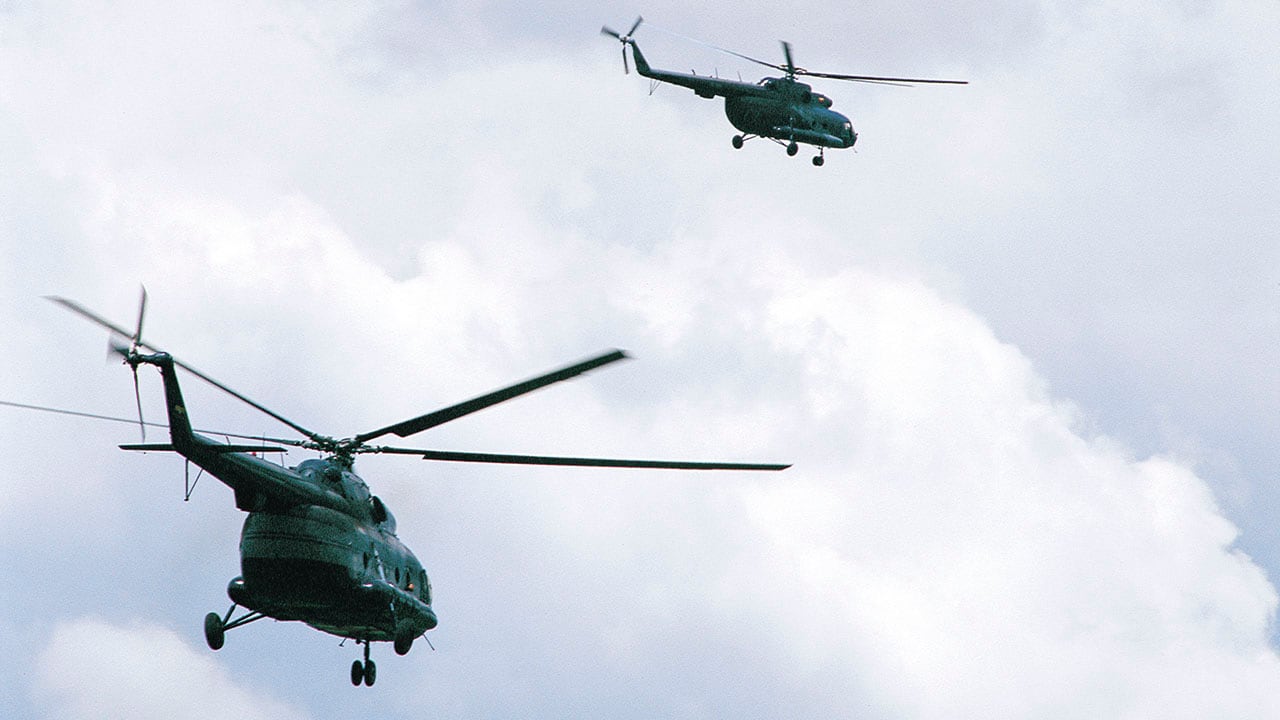 El Ejército apoya la extinción de incendios en el Tolima con helicópteros.
