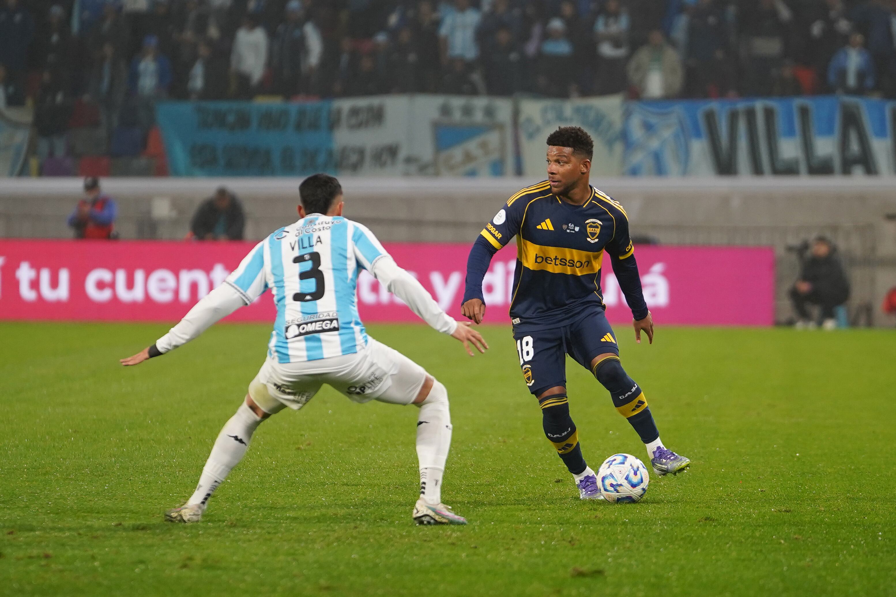 Frank Fabra en uno de sus últimos partidos con Boca Juniors.