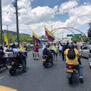 Continúa el cierre intermitente sobre la autopista Norte de Medellín, en las inmediaciones del búnker de la Fiscalía. Hace presencia la Policía Nacional y el Ministerio Público.