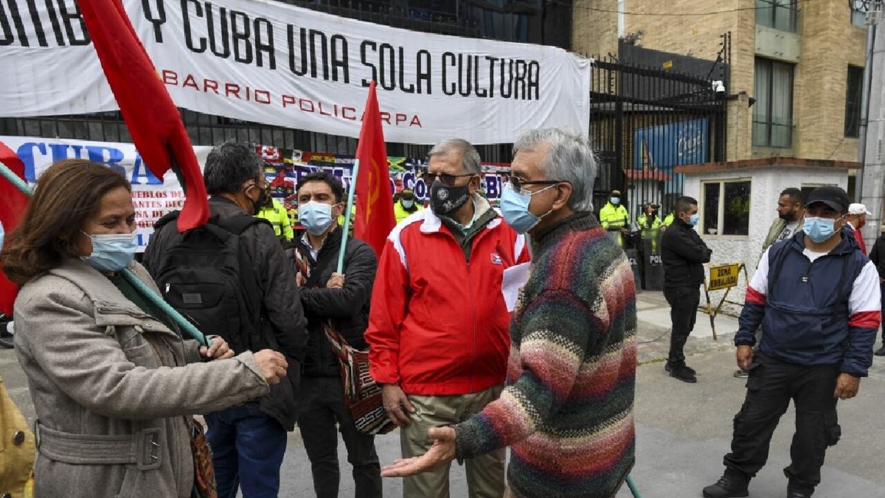 En la manifestación participó Rodrigo Granda, exmiembro de las Farc y líder del partido Comunes.