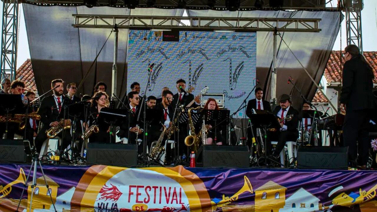 Presentación de la Big Band del Teatro Colsubsidio en Villa Jazz 2023.