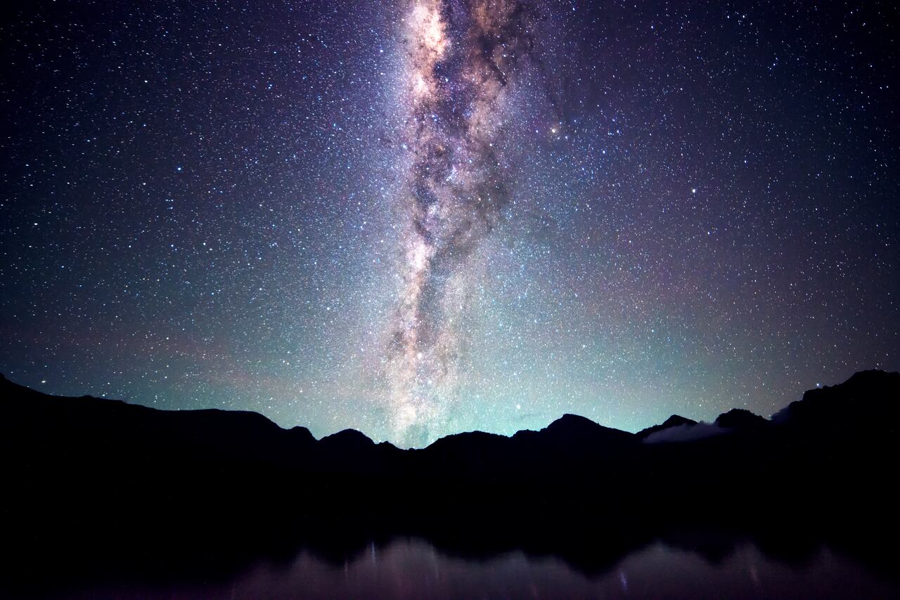 Investigación revela filamentos espaciales generados por ondas de choque en la CMZ.