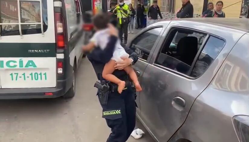 El niño de dos años abandonado en un carro en Bogotá.