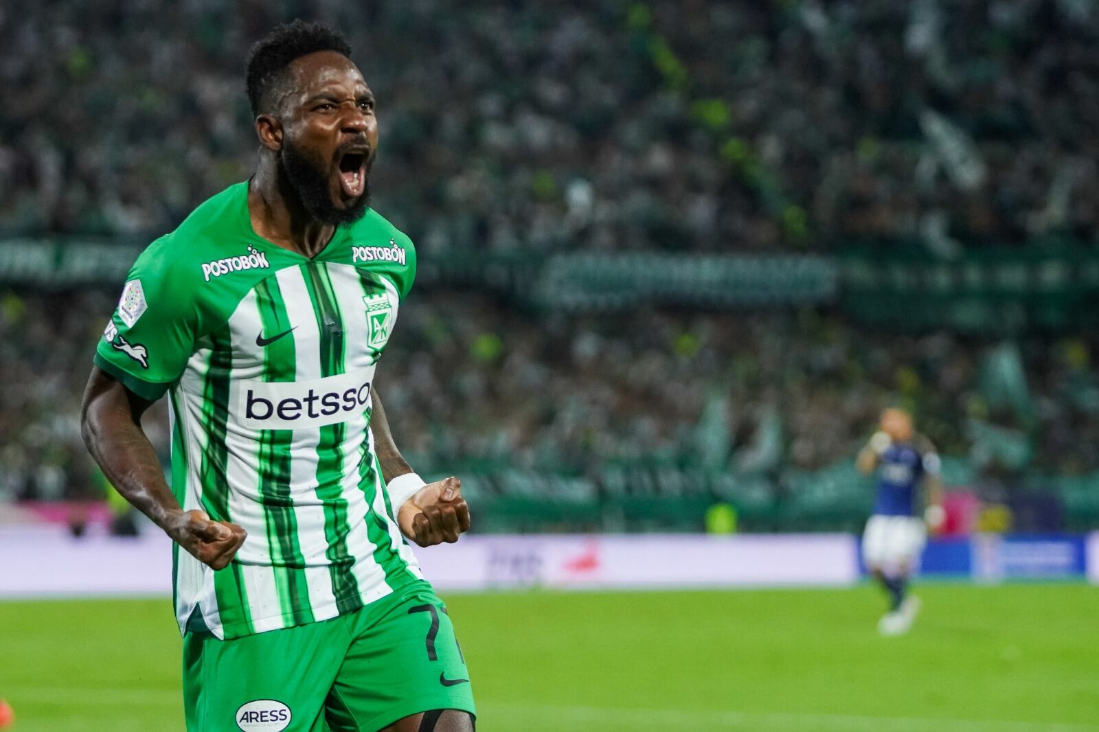 Álvaro Angulo celebrando la apertura del marcador.