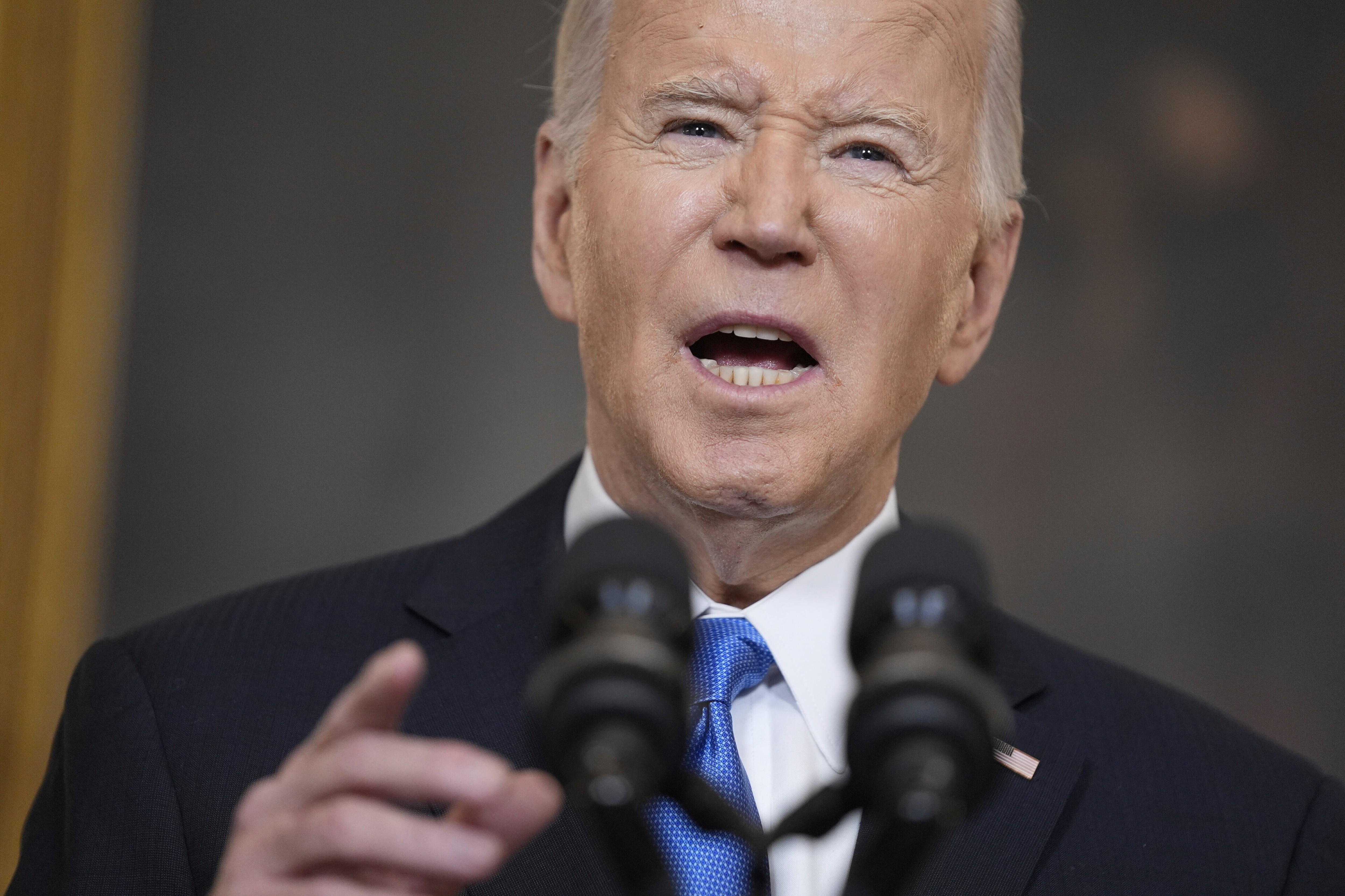 El presidente estadounidense Joe Biden hace declaraciones sobre el paquete de ayuda a Ucrania e Israel que se debate en el Congreso, el martes 13 de febrero de 2024, en la Casa Blanca, Washington.