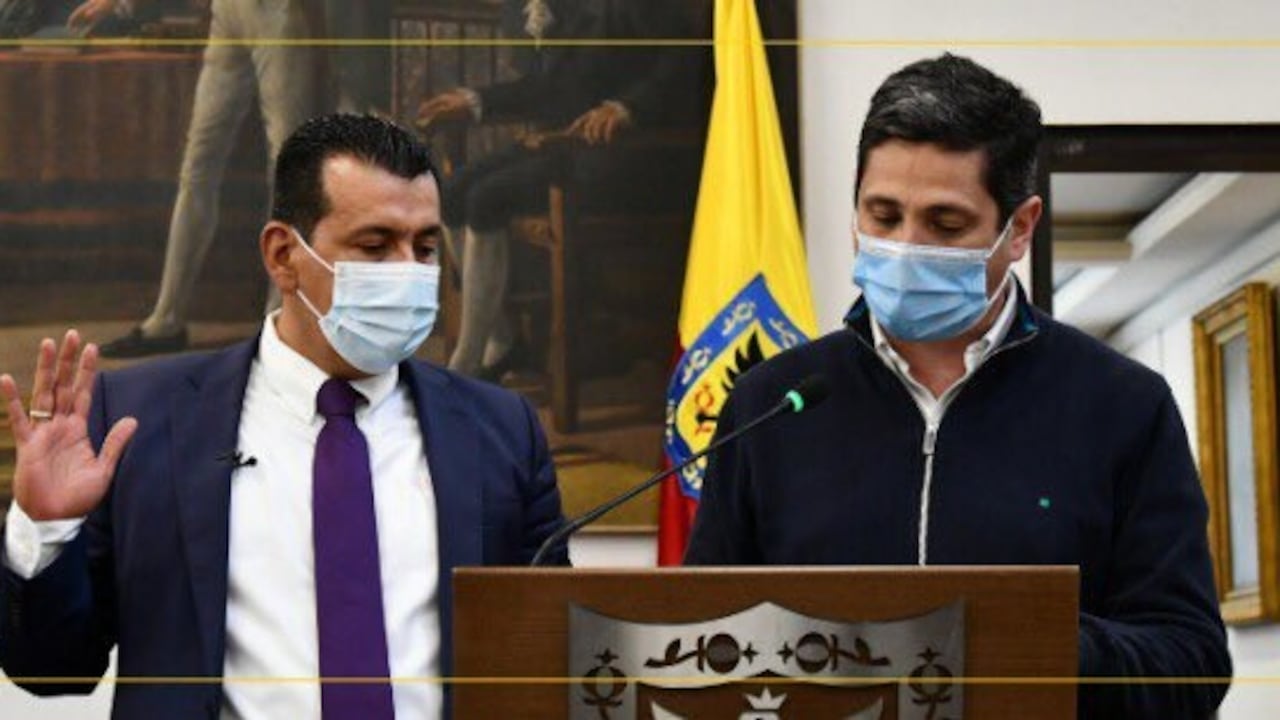 José Enrique García tomando posesión como nuevo contralor encargado