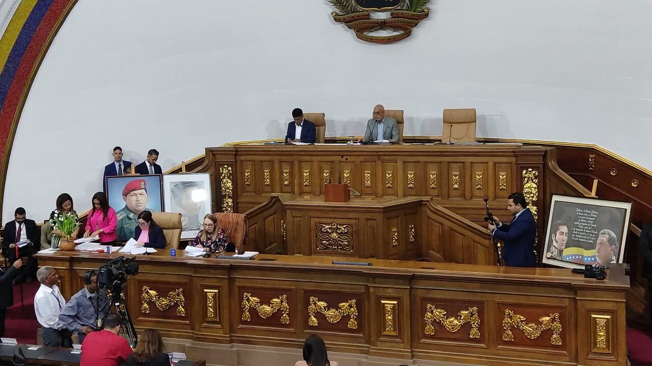 Los opositores fueron señalados de cometer ocho delitos.