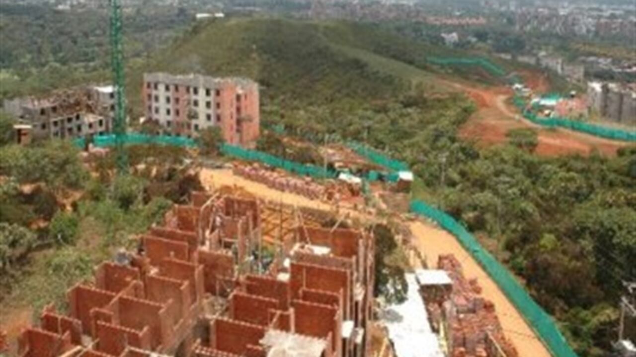 La intervención se da por presuntas irregularidades en proyectos de vivienda.