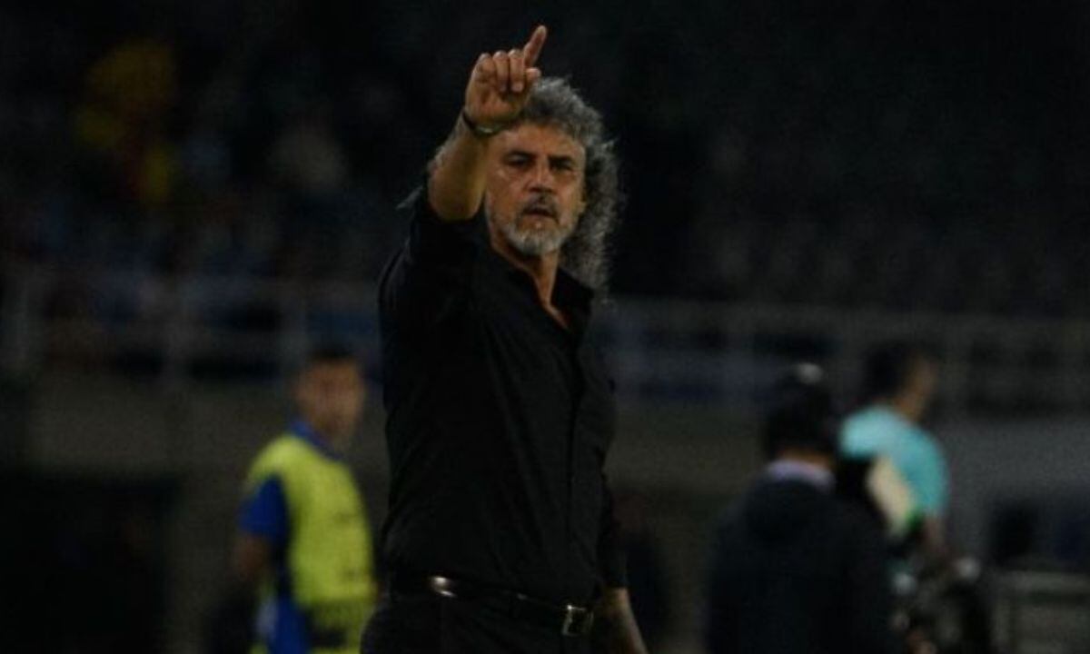 Leonel Álvarez hizo fuerte llamado de atención.