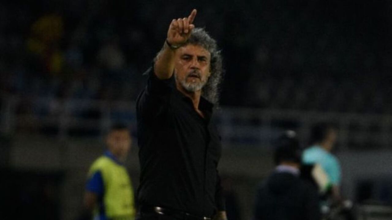 Leonel Álvarez hizo fuerte llamado de atención.