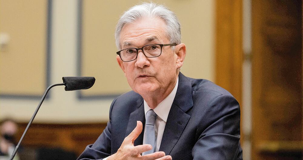 La presentación de un informe semestral de la FED de parte de Powell ante la Cámara baja y el Senado se producen poco después de que el Comité de Política Monetaria de la Reserva Federal (FOMC) votara a favor de mantener las tasas de interés estables tras diez aumentos.