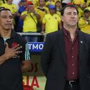 Néstor Lorenzo junto a su asistente técnico Amaranto Perea.