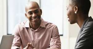 Una persona ‘blanca’ tiene un 20% de posibilidades de ser llamado a entrevista frente al 9% de una persona, con el mismo perfil, de origen afro.