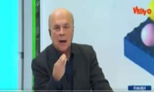 Carlos Antonio Vélez en su programa "Línea de 4" tiró indirectas al árbitro Wilmar Roldán.