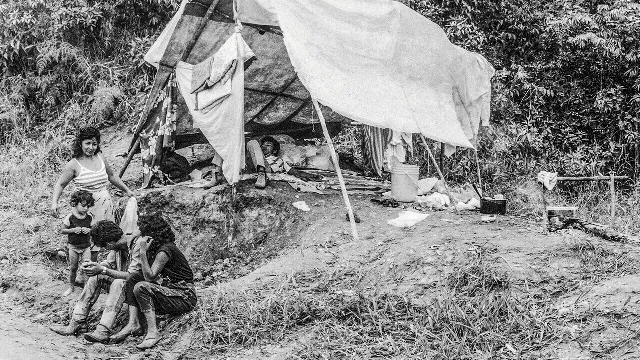 Niños fueron adoptados de manera regular e irregular en medio de la tragedia, según la fundación Armando Armero.