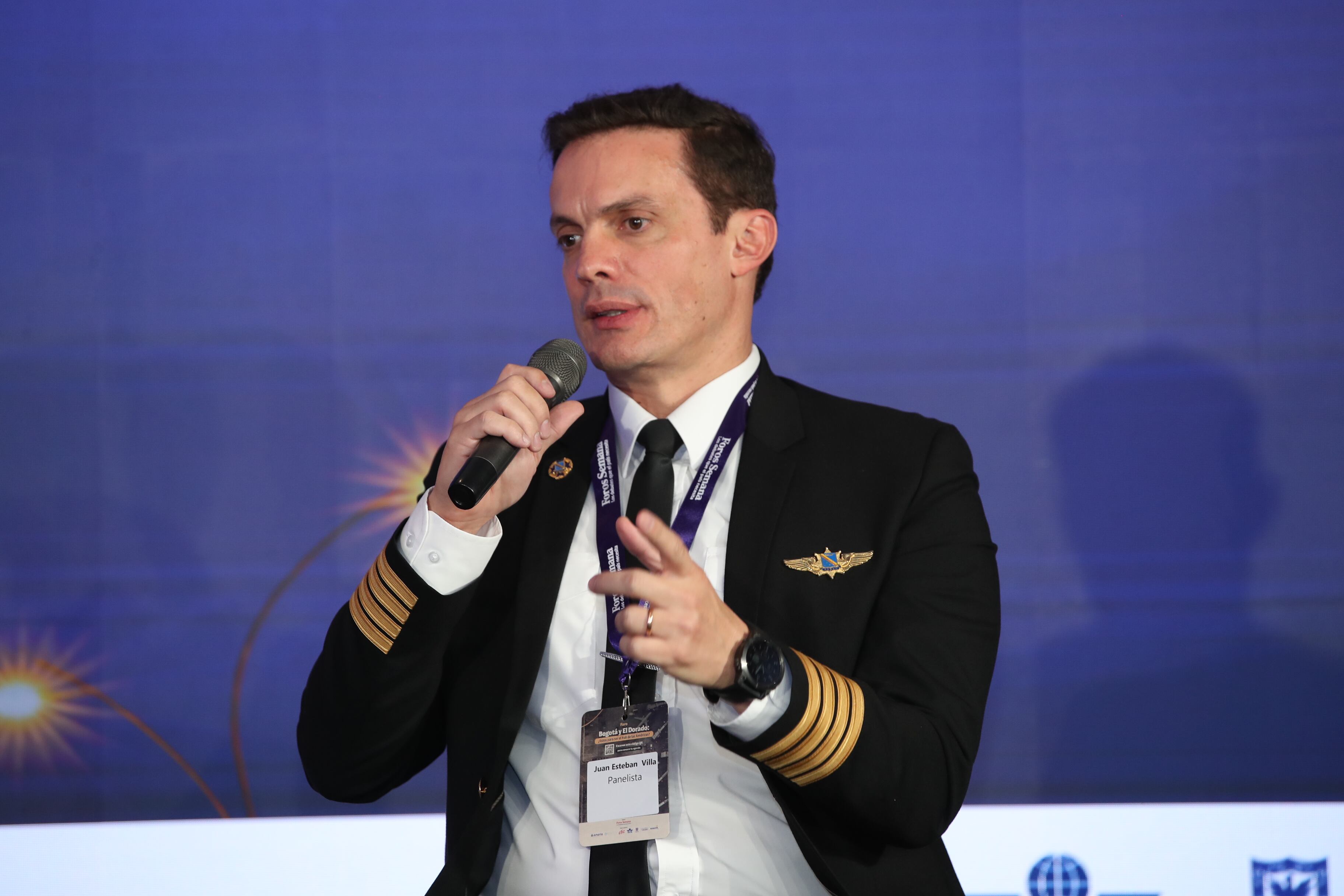 Foro ‘Bogotá y El Dorado: ¿listos para ser el hub de las Américas?’
Miércoles 21 de mayo de 2025

 DEBATE | Análisis del proyecto El Dorado Máximo Desarrollo

Santiago Carvajal
Gerente del Proyecto Bogotá Ciudad Aeropuerto
Ilva Restrepo Arias
Socia fundadora de Restrepo Arias Consultoría Legal y especialista en temas aeronáuticos
Sergio París Mendoza
Exdirector de Aeronáutica Civil
Juan Esteban Villa
Presidente de la Asociación Colombiana de Aviadores Civiles (Acdac)
Modera: Carlos Enrique Rod