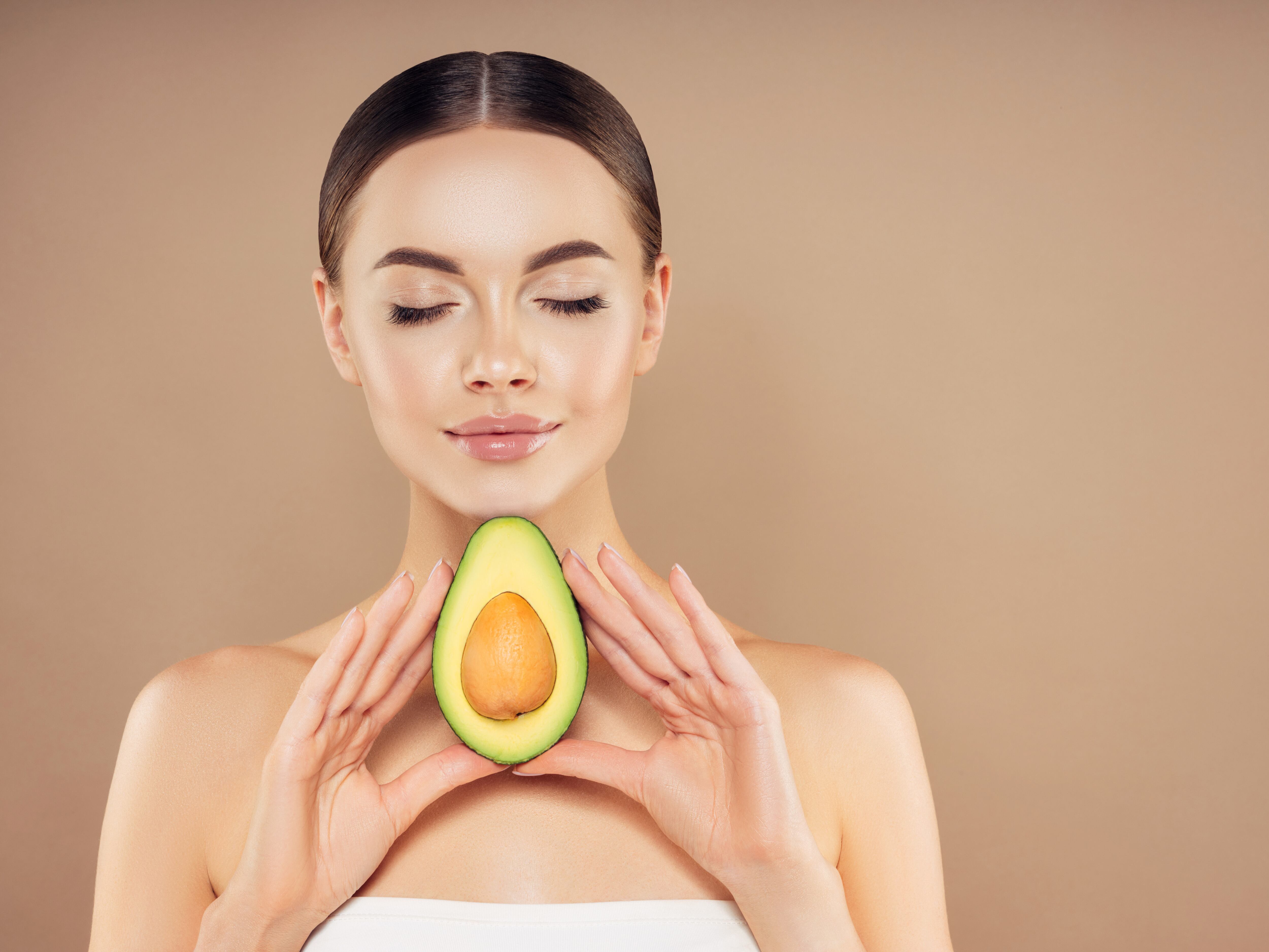El aguacate aporta hidratación a la piel.