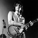 El guitarrista británico Jeff Beck (de The Yardbirds, The Jeff Beck Group y más) toca su Les Paul en el Newport Jazz Festival el 4 de julio de 1969. Foto: David Redfern/Redferns/Getty Images.