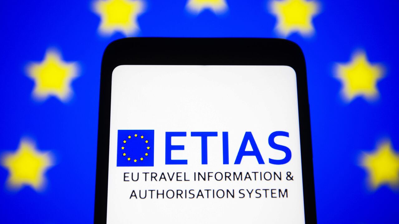 El ETIAS deberá ser diligenciado por los ciudadanos que quieran viajar por turismo o negocios durante un periodo no mayor a 90 días. (Photo Illustration by Pavlo Gonchar/SOPA Images/LightRocket via Getty Images)