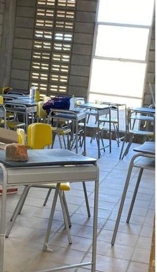 Las pertenencias de los estudiantes y los docentes estaban guardados mientras estaban en el patio