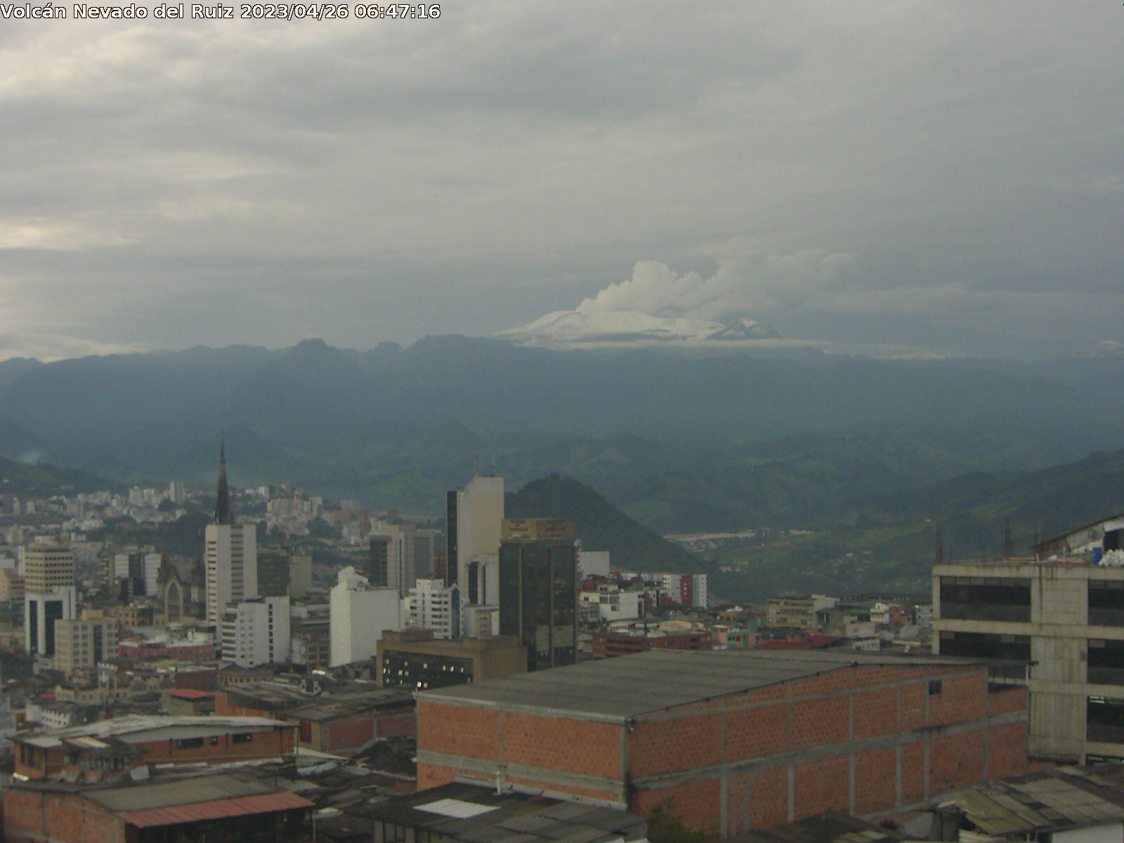Vista desde Manizales del volcán Nevado del Ruiz.