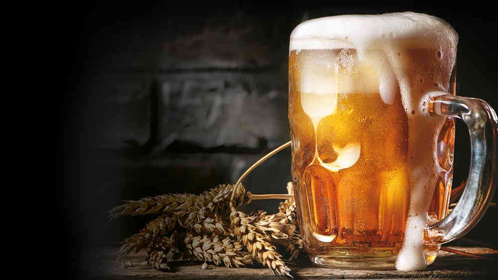 En 1650 abrió la primera cervecería comercial del país en Montreal, provincia de Quebec.