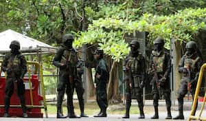 Las autoridades ya toman control de los edificios gubernamentales que fueron ocupados por los ciudadanos de Sri Lanka